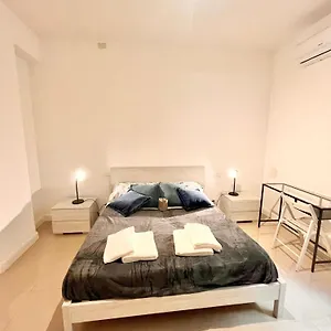 Double With Private Bathroom In Shared Alloggio in famiglia Roma